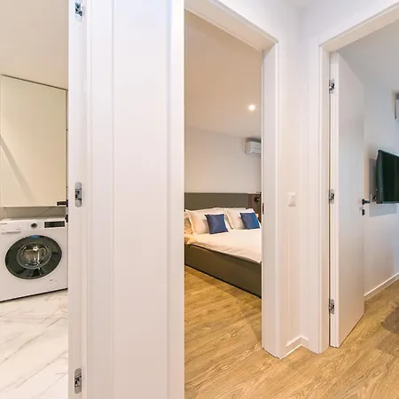 아파트 Deluxe Two-bedroom Near Center