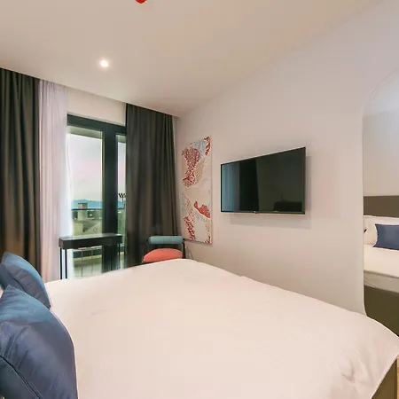 Deluxe Two-bedroom Near Center 아파트 마카르스카