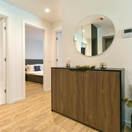 아파트 Deluxe Two-bedroom Near Center