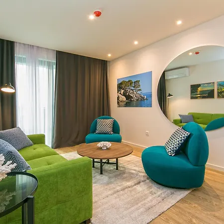 Deluxe Two-bedroom Near Center * 마카르스카